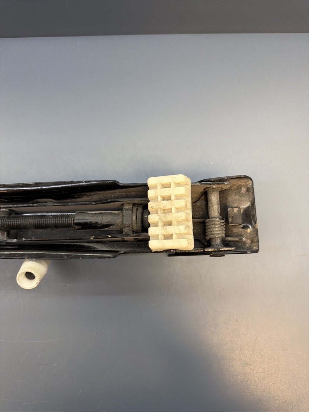 04-10 BMW E60 BMW 550I 525i 530 I 650i SPARE TIRE JACK CAR LIFT OEM 6766621