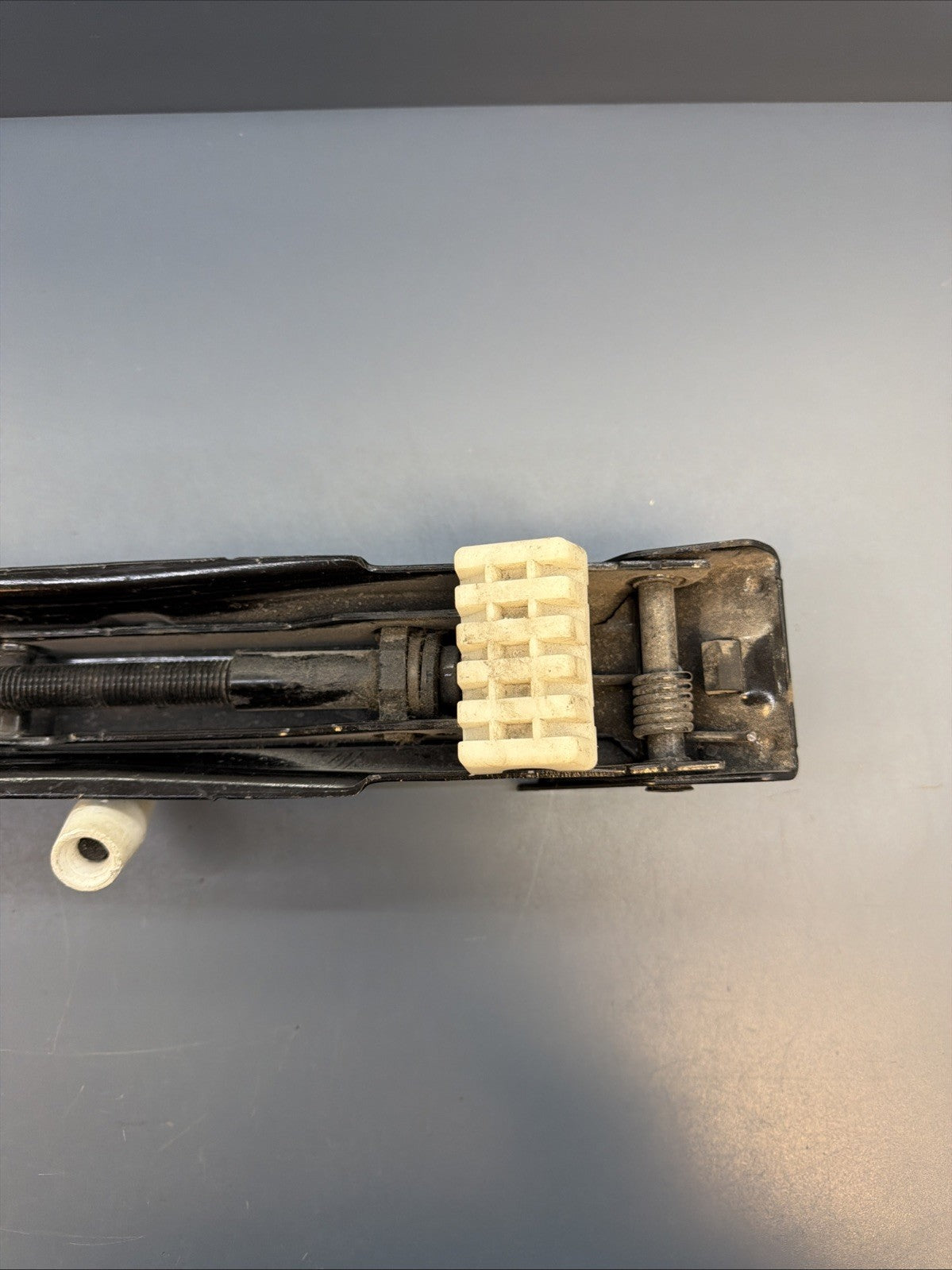 04-10 BMW E60 BMW 550I 525i 530 I 650i SPARE TIRE JACK CAR LIFT OEM 6766621