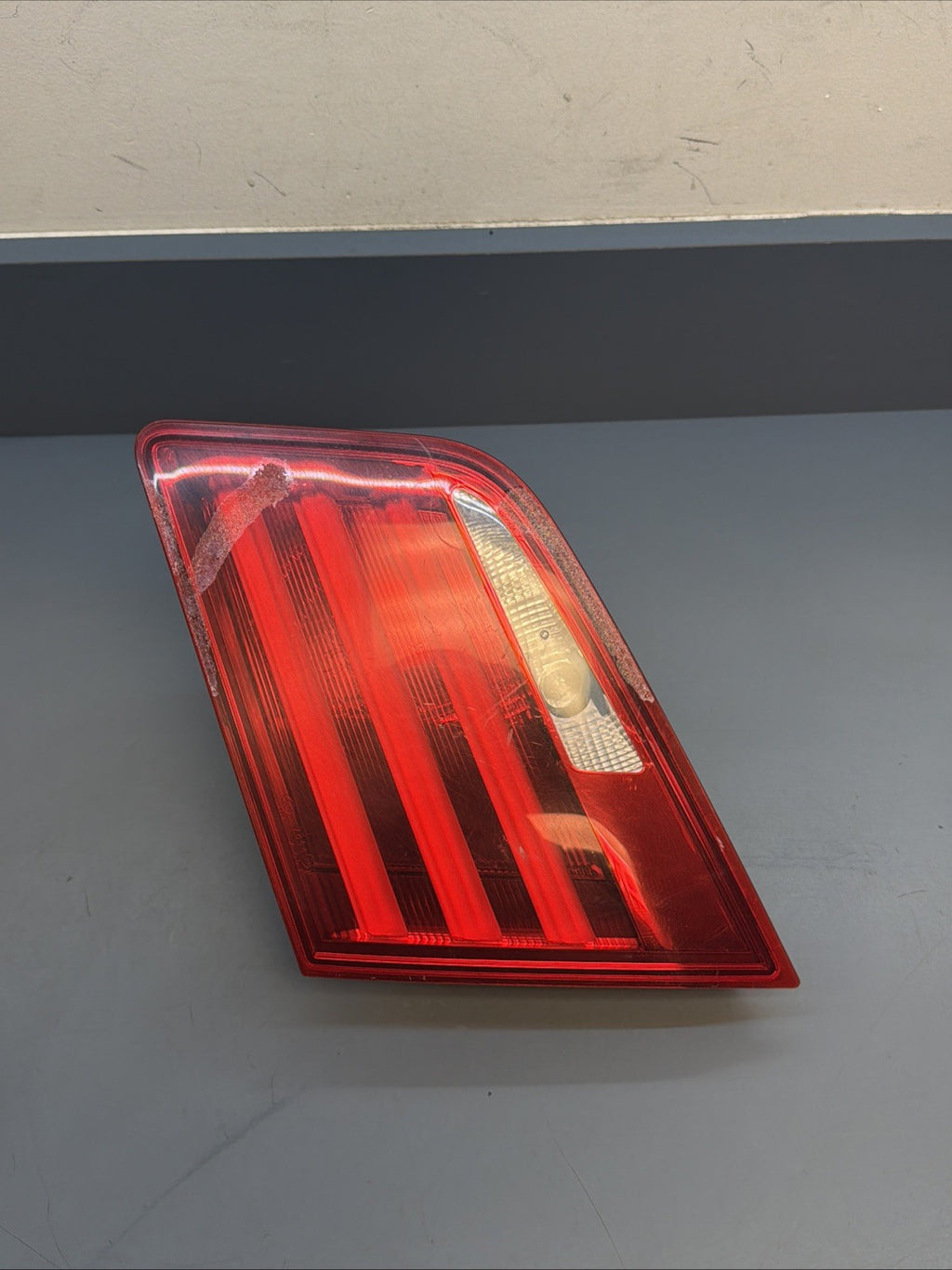 2011-13 BMW 528I 535I 550I M5 F10 INNER TRUNK TAIL LIGHT RIGHT PASSENGER 7203226