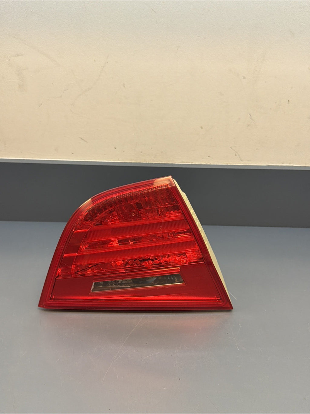 09-11 BMW E90 3 SERIES 328i 335i REAR LEFT DRIVER SIDE INNER TAIL LIGHT 7154155