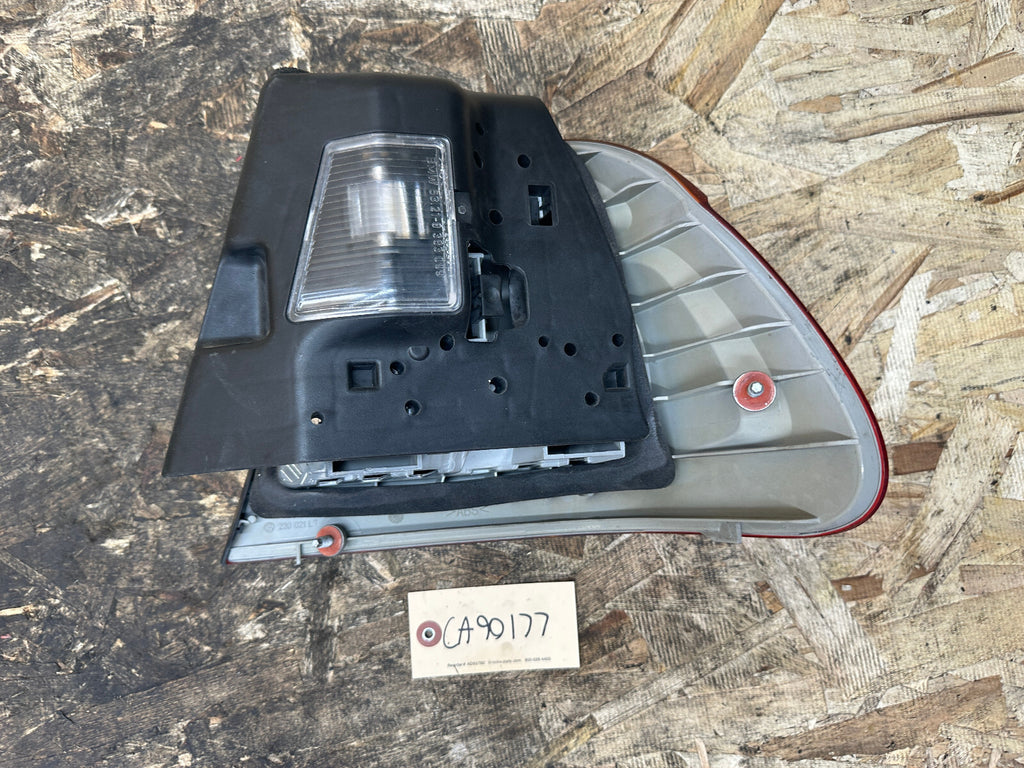 BMW 97-05 E46 3 SERIES LEFT+RIGHT OUTER TAIL LIGHT SET 2PC OEM 8364921+8364922