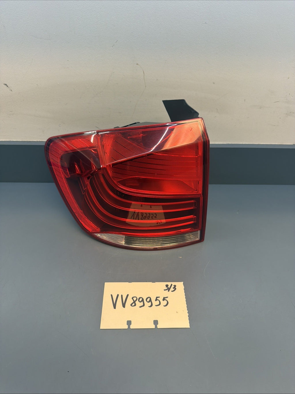 OEM 2012-2015 BMW X1 LH REAR LEFT DRIVERS TAIL LIGHT ASSEMBLY 2990111