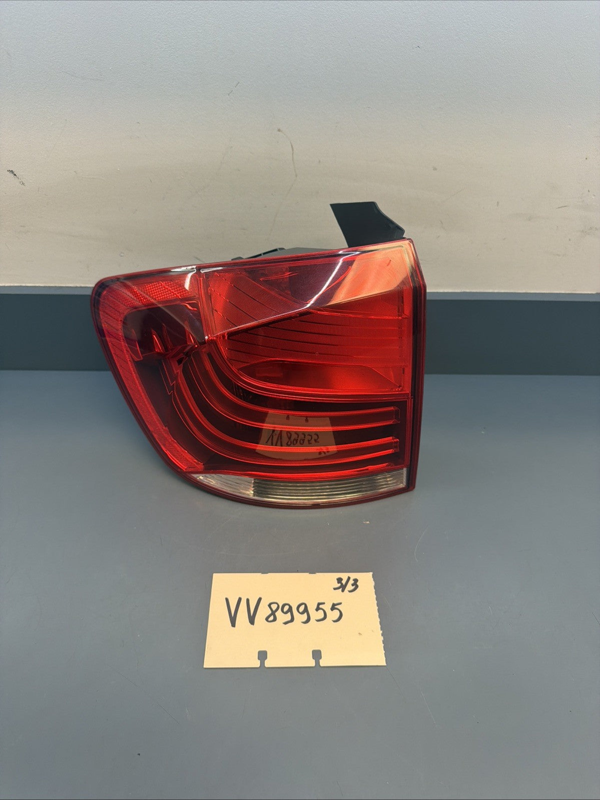 OEM 2012-2015 BMW X1 LH REAR LEFT DRIVERS TAIL LIGHT ASSEMBLY 2990111