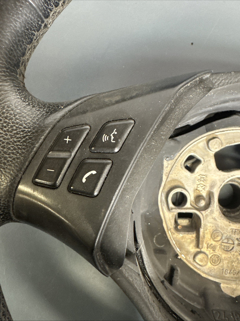2006–2011 BMW 325i E90 STEERING WHEEL W/ CONTROL SWITCHES OEM 6959893-01 6764547