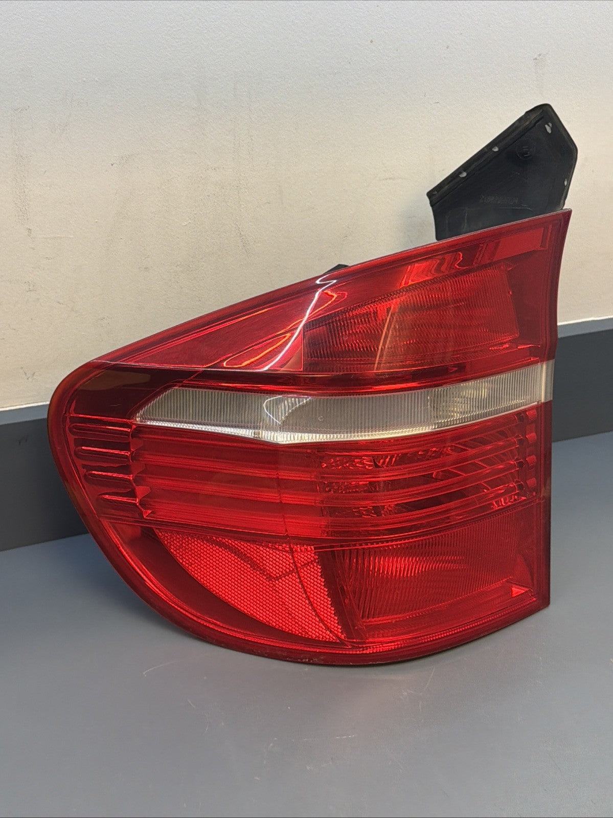 BMW E70 X5 LEFT REAR OUTER BRAKE TAIL LIGHT LAMP 7200819 OEM