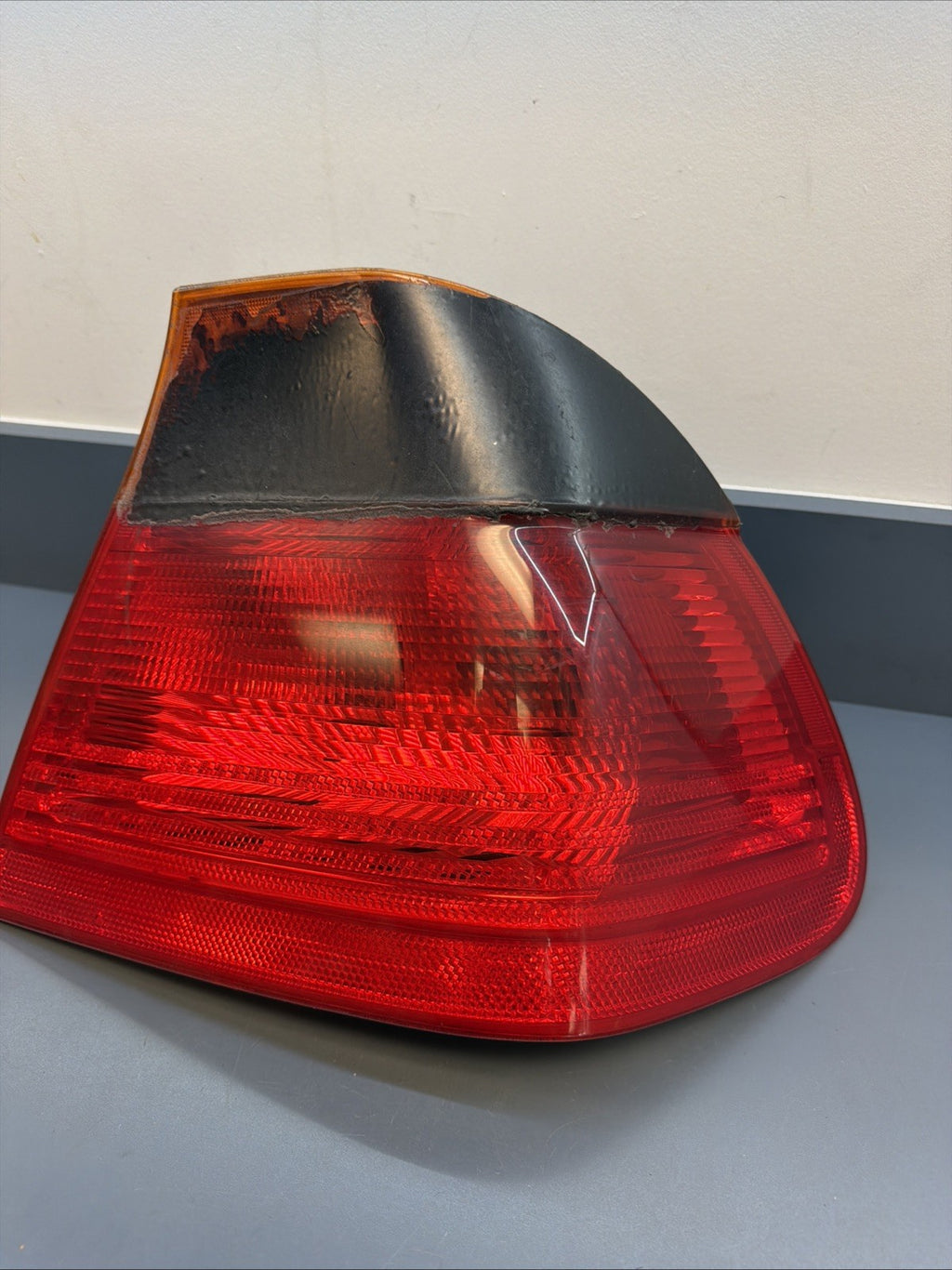1999-2001 BMW 320i 323i 325i Sedan Right Passenger OEM 8364922 Tail Light