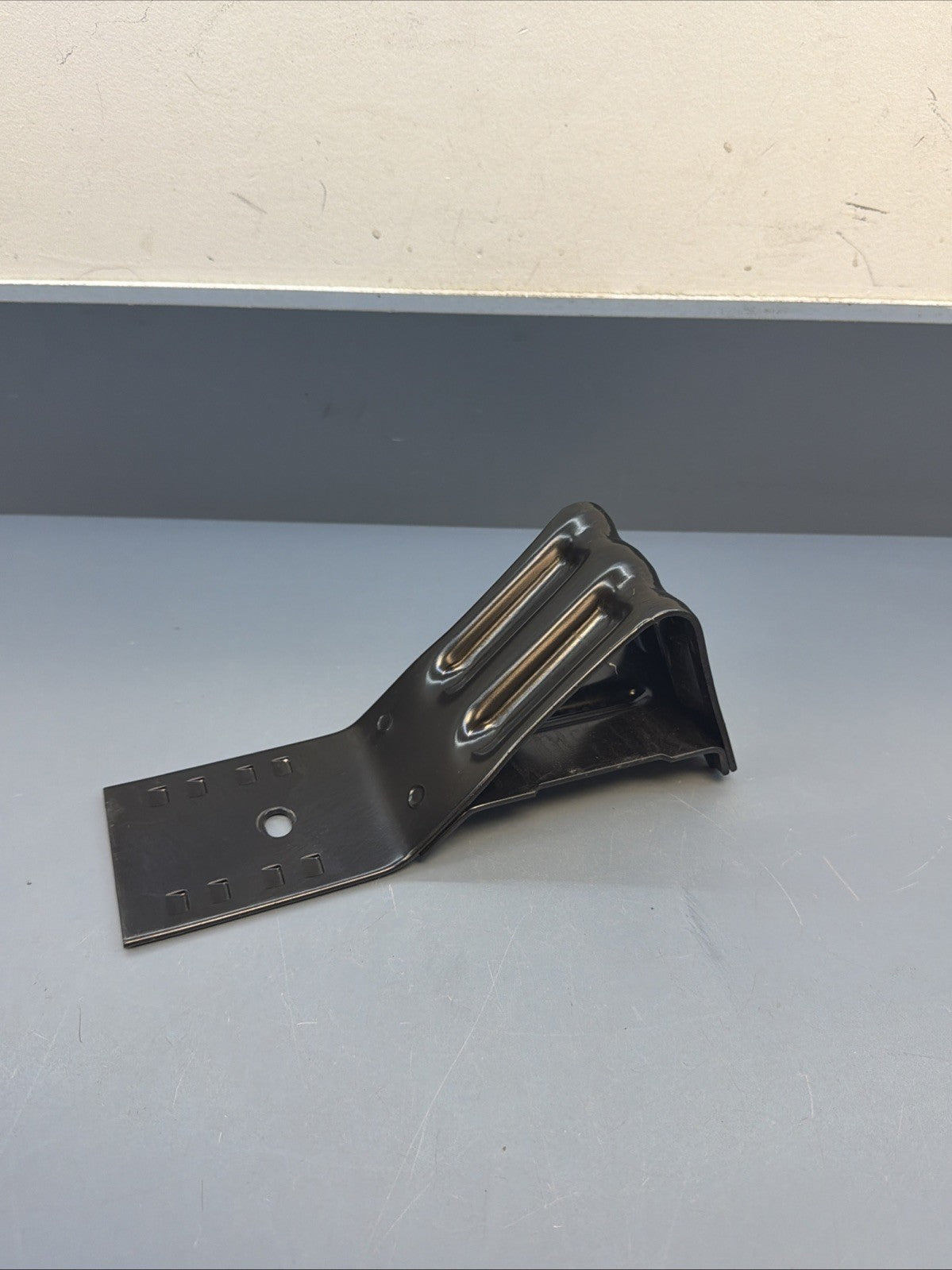 97-06 Bmw E46 3/5/7 Series Z3 Aluminum Wheel Chock Wedge Stopper Holder Oem