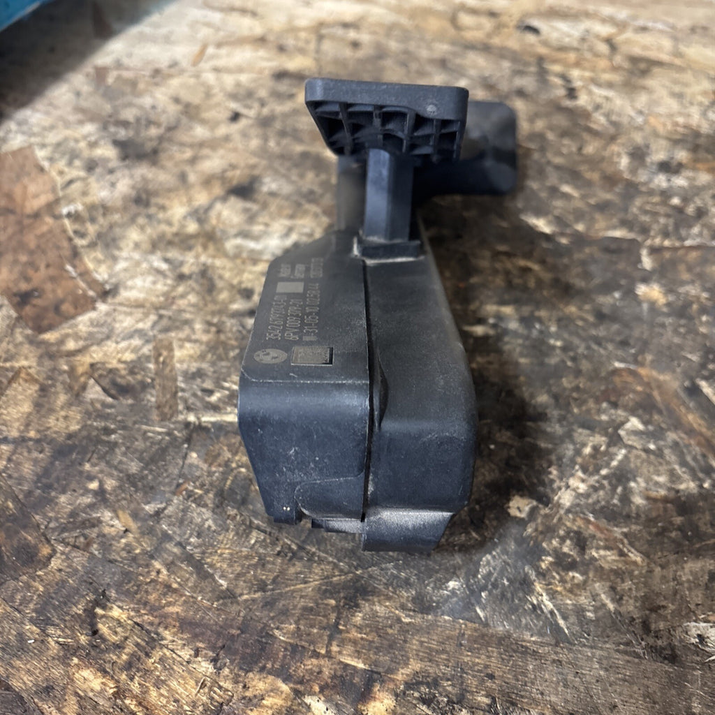 BMW E88 F15 F16 F22 F30 F32 F36 F80  ACCELERATOR THROTTLE GAS PEDAL OEM 6793743