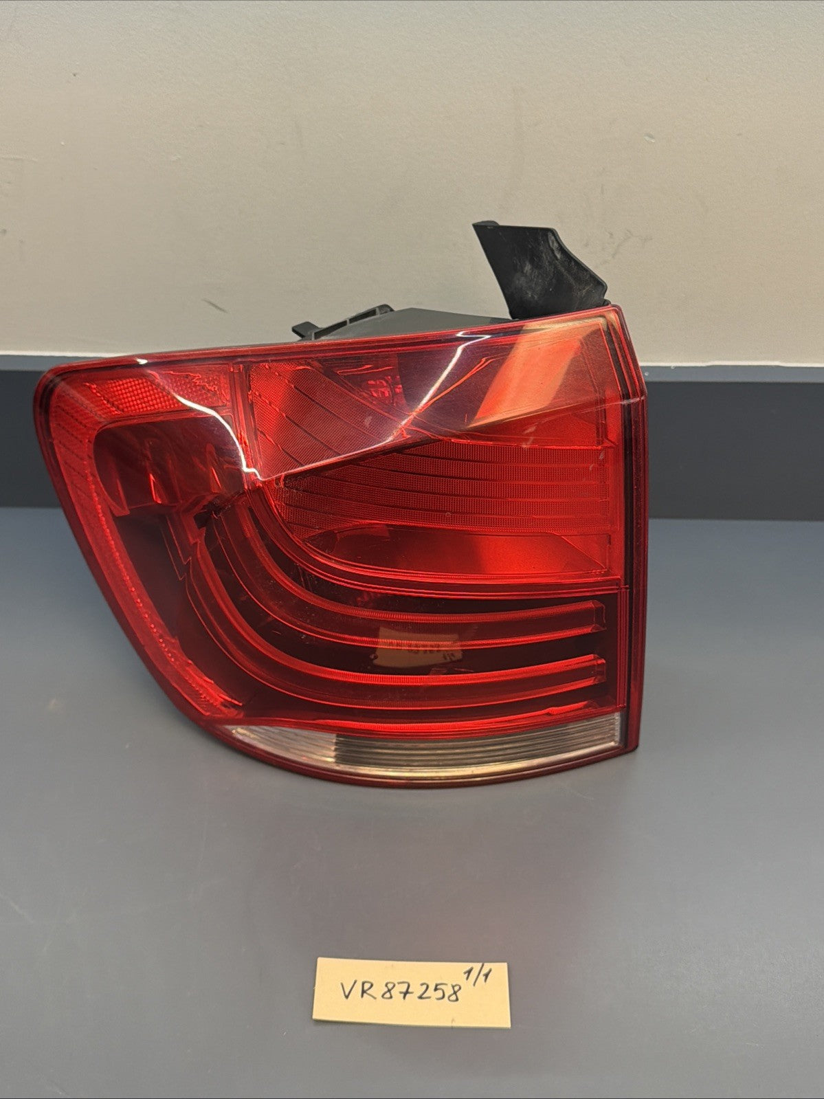 OEM 2012-2015 BMW X1 LH REAR LEFT DRIVERS TAIL LIGHT ASSEMBLY 2990111