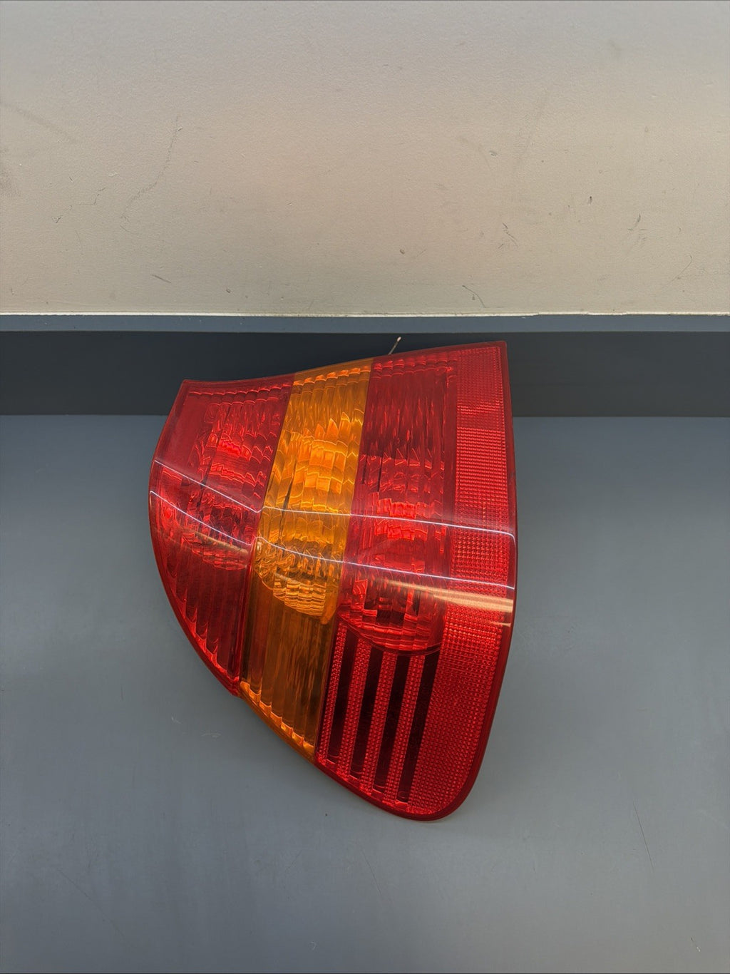 2002-2005 BMW E46 325 330 SEDAN LEFT DRIVER SIDE TAIL LIGHT OEM 6907933 OEM