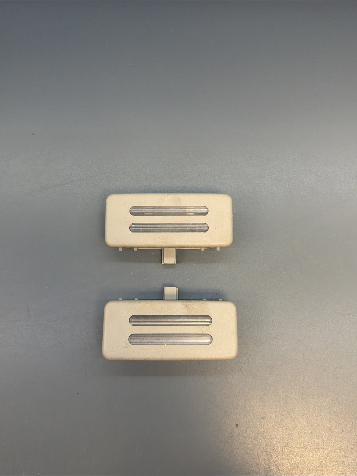 06-11 BMW E60,E61,E90,E91,E92 SUN VISOR INTERIOR LIGHT 6962011 SET OF 2
