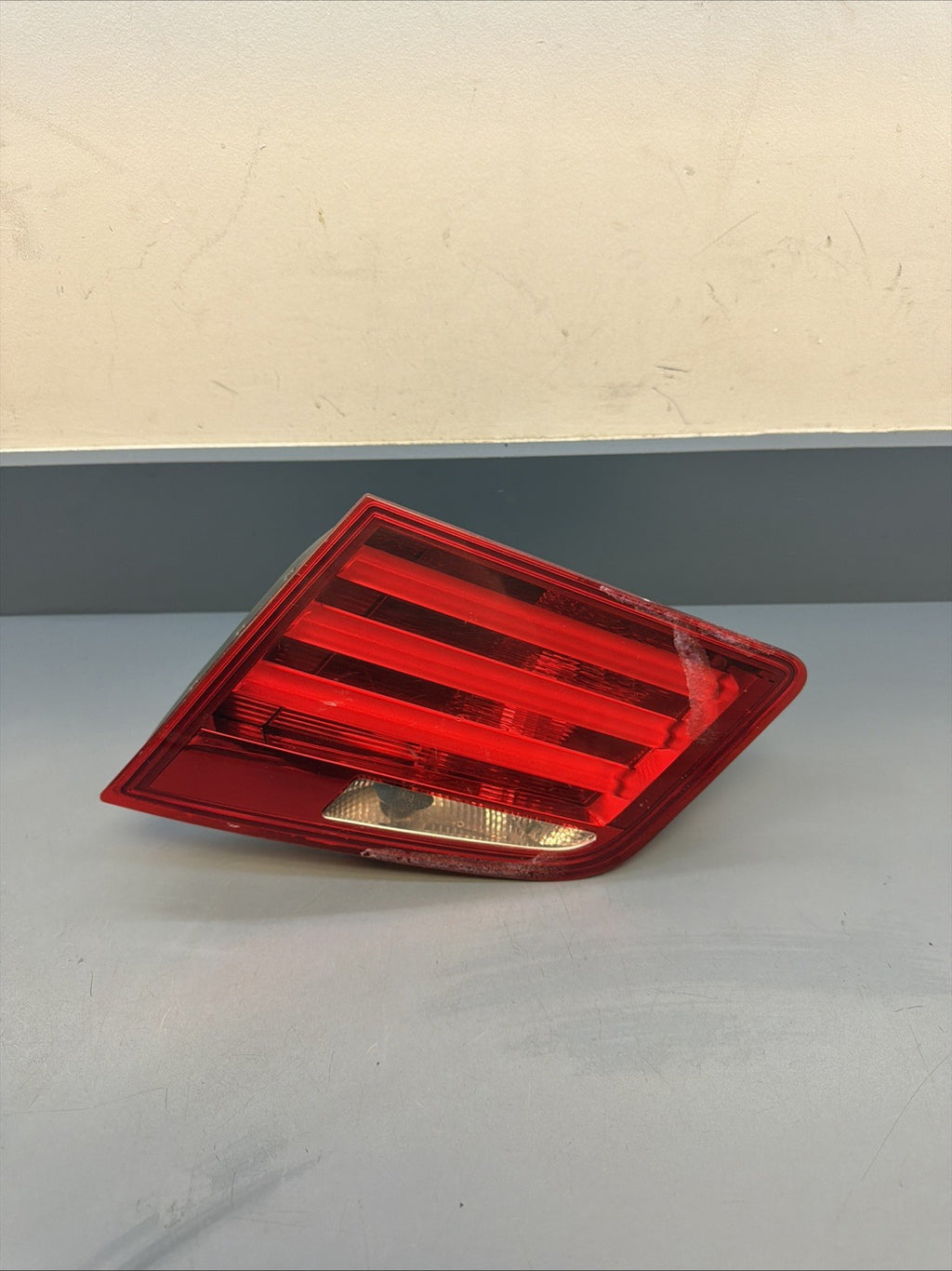 2011-13 BMW 528I 535I 550I M5 F10 INNER TRUNK TAIL LIGHT RIGHT PASSENGER 7203226
