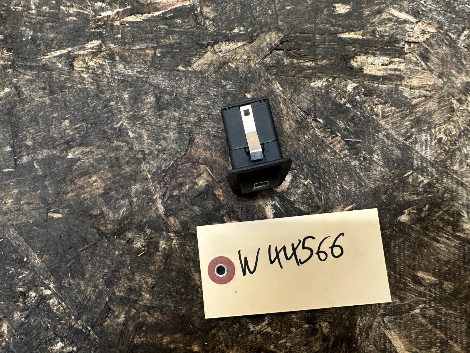 BMW 1999-2005 E46 3 SERIES REAR LEFT/RIGHT POWER WINDOW SWITCH OEM 6902174