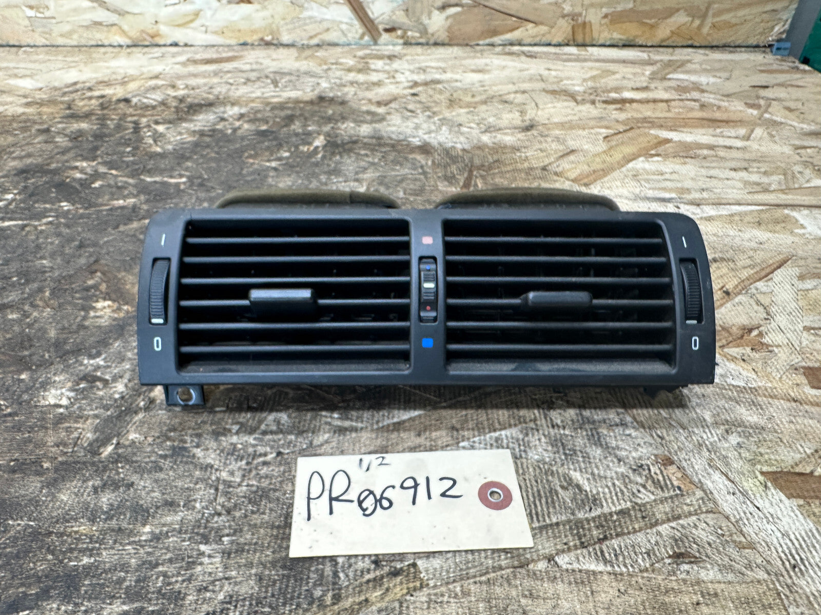 BMW 1997-2006 E46 3 SERIES BLACK CENTER INTERIOR VENT ASSEMBLY OEM 8361895
