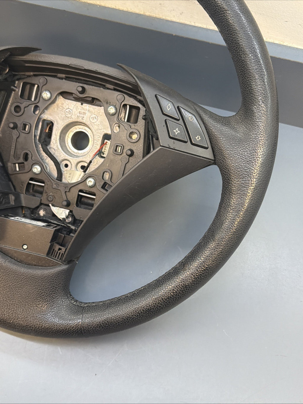 BMW OEM E60 525I STEERING WHEEL LEATHER BLACK 6953322
