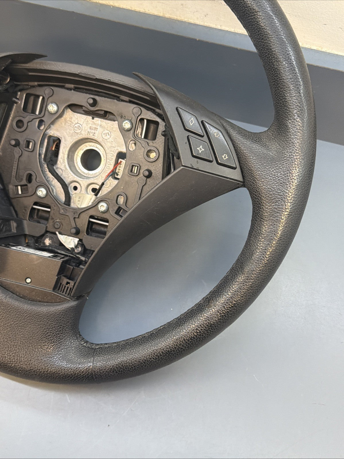 BMW OEM E60 525I STEERING WHEEL LEATHER BLACK 6953322
