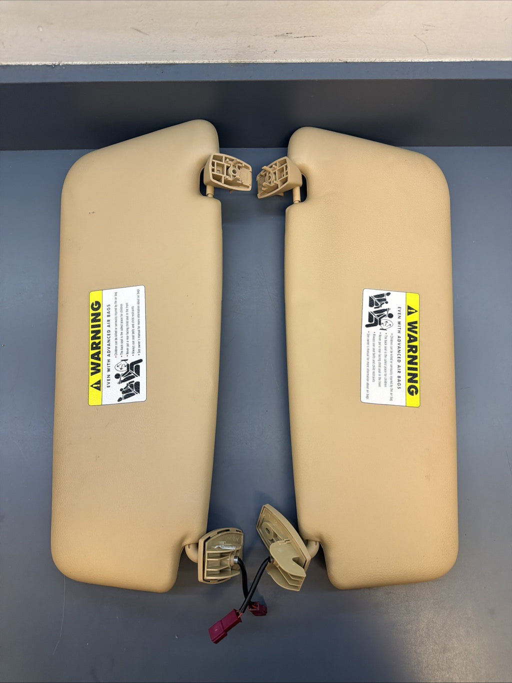 04-10 BMW E60 535 550 M5 FRONT LEFT & RIGHT SUN VISORS BEIGE 7124331 7124332