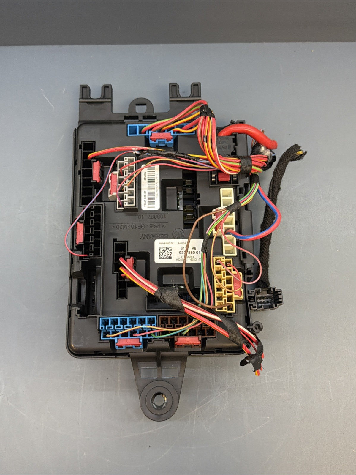 2013 - 2016 BMW F30 F32 F34 F36 F80 F82 M3 M4 REAR FUSE RELAY BOX MODULE 9337880