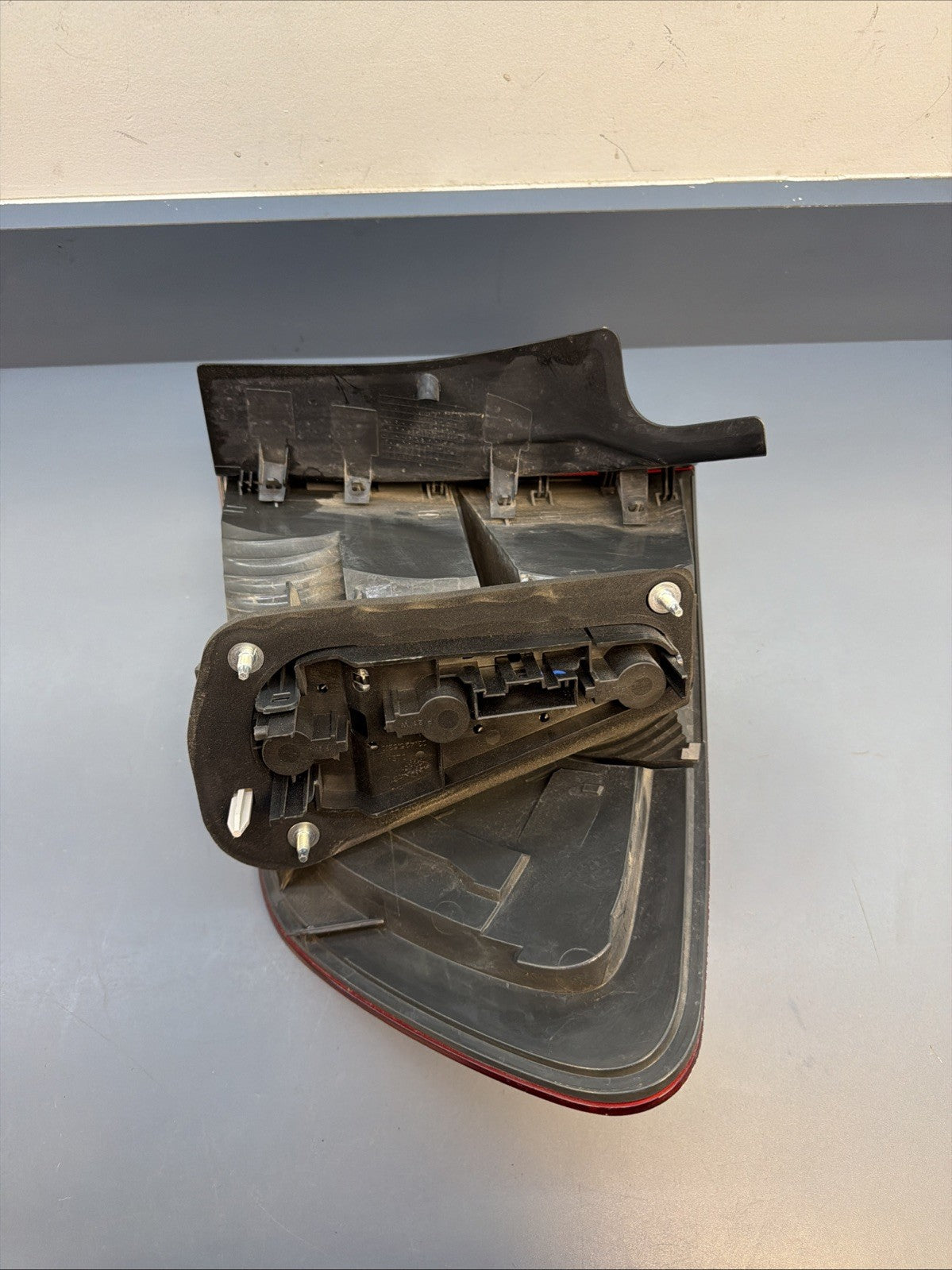 OEM 2012-2015 BMW X1 LH REAR LEFT DRIVERS TAIL LIGHT ASSEMBLY 2990111