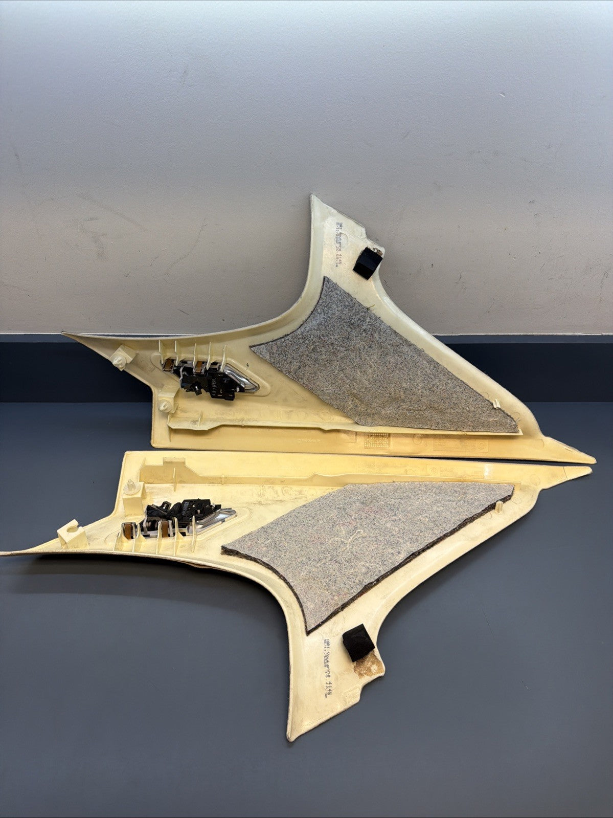 99-05 BMW E46 SEDAN Pair Of Left & Right Rear C Pillar Trim Panel BEIGE 8220243