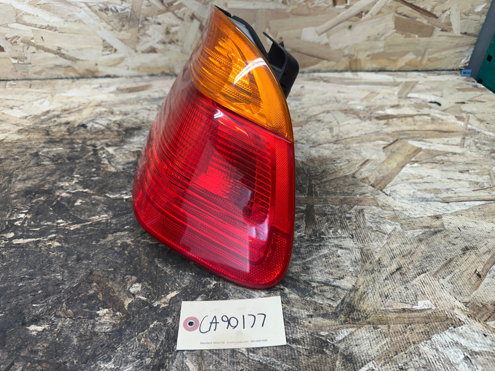 BMW 97-05 E46 3 SERIES LEFT+RIGHT OUTER TAIL LIGHT SET 2PC OEM 8364921+8364922
