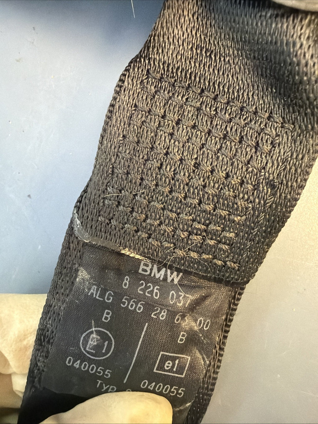 99-06 BMW E46 3 Series Rear LEFT Seat Belt Buckle Receiver OEM 8226037