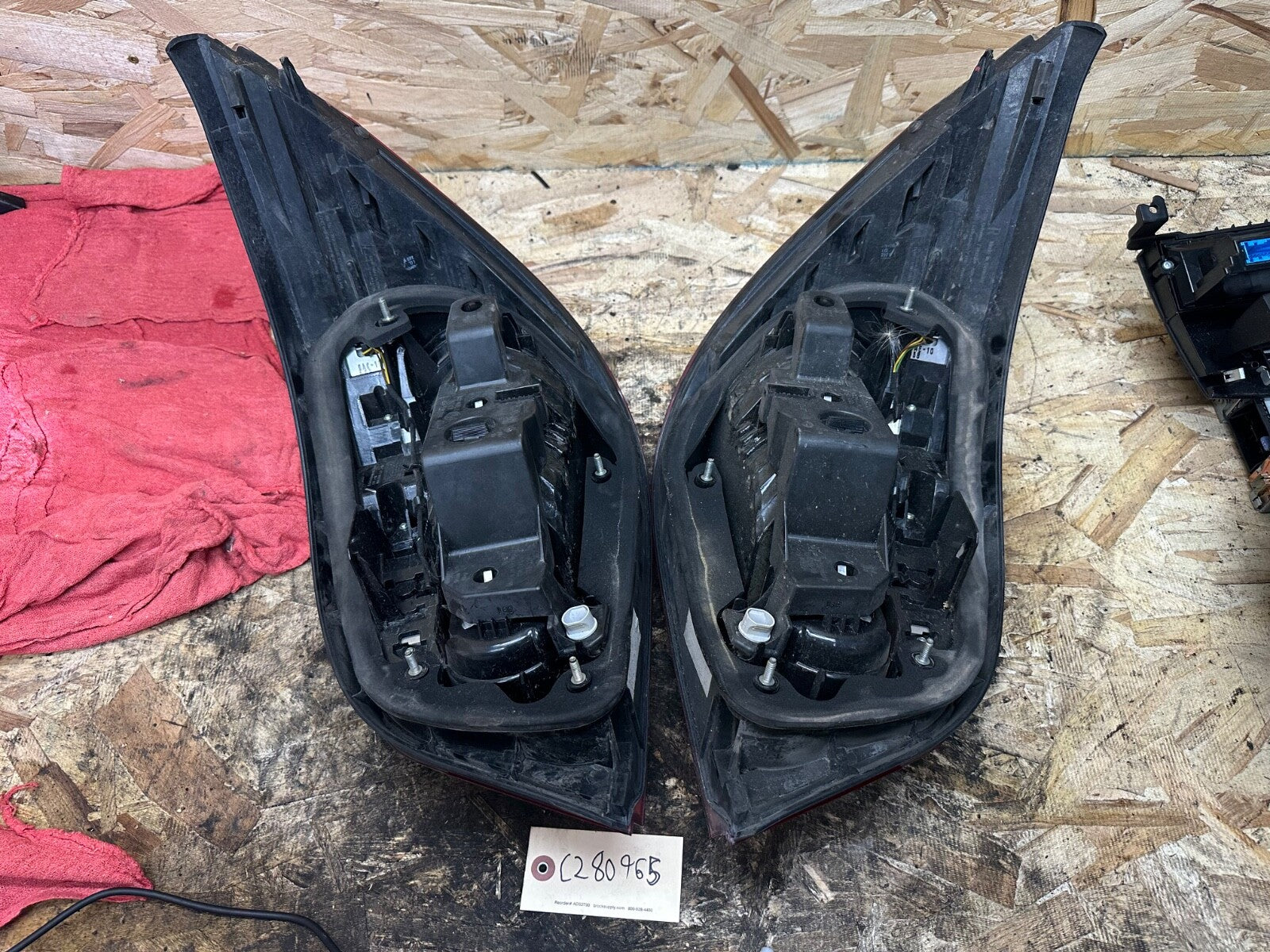 BMW 2008/2010 E60 LCI REAR TAIL LIGHT SET OEM BMW 7180516 AND 7180515