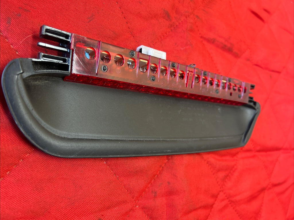 2006-2011 BMW E90 SEDAN 328I 330I 335I M3 THIRD BRAKE STOP LIGHT LAMP 7146059