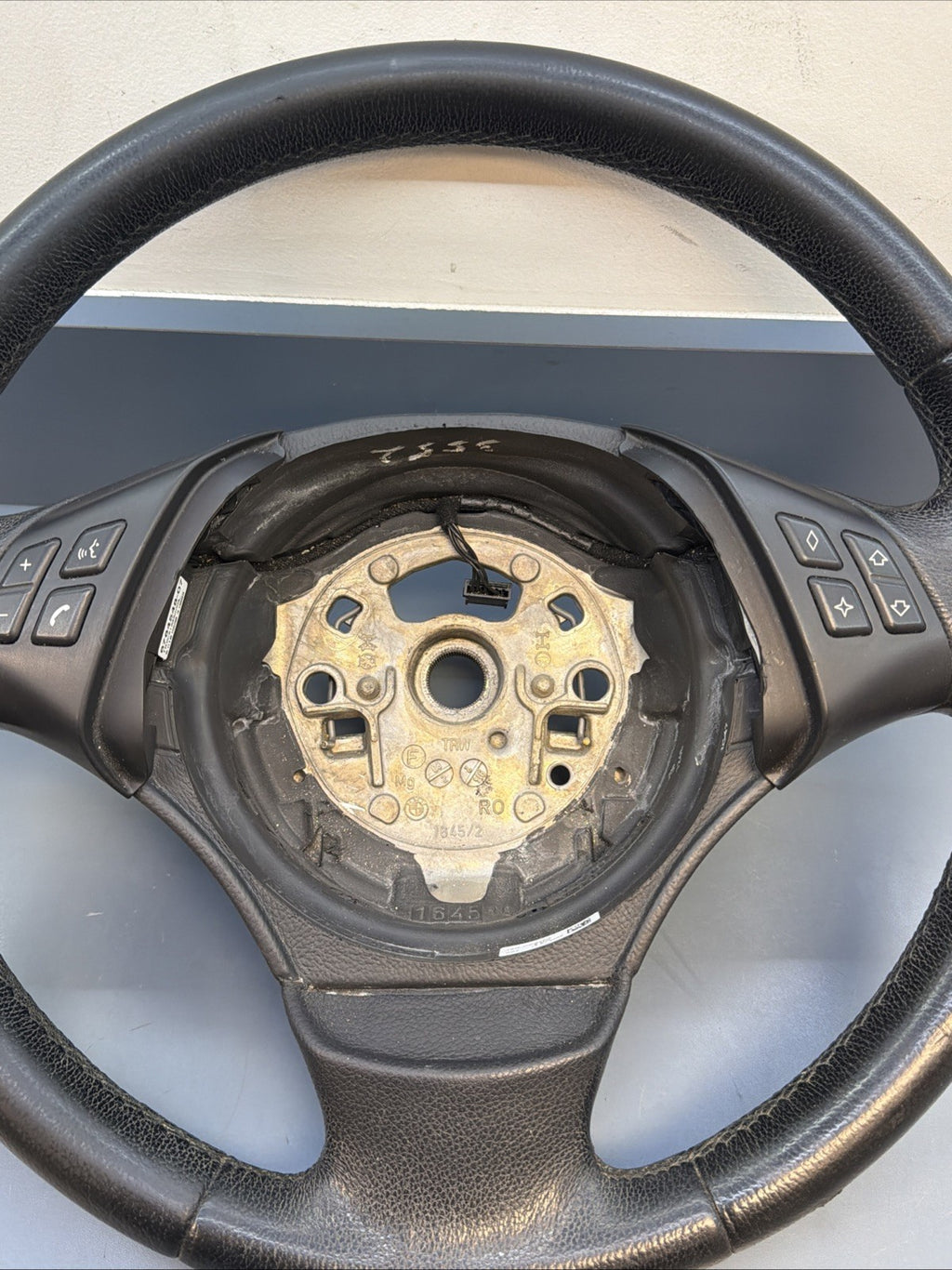 BMW E90 E91 E92 E93 2006-2012 325i 328i 330i 335i non-sport steering wheel OEM