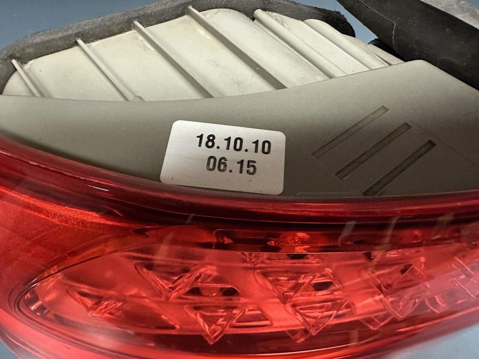 2011-2013 BMW 3 -SERIES E92 LEFT SIDE LH OUTER LED LCI TAILLIGHT OEM 7251959
