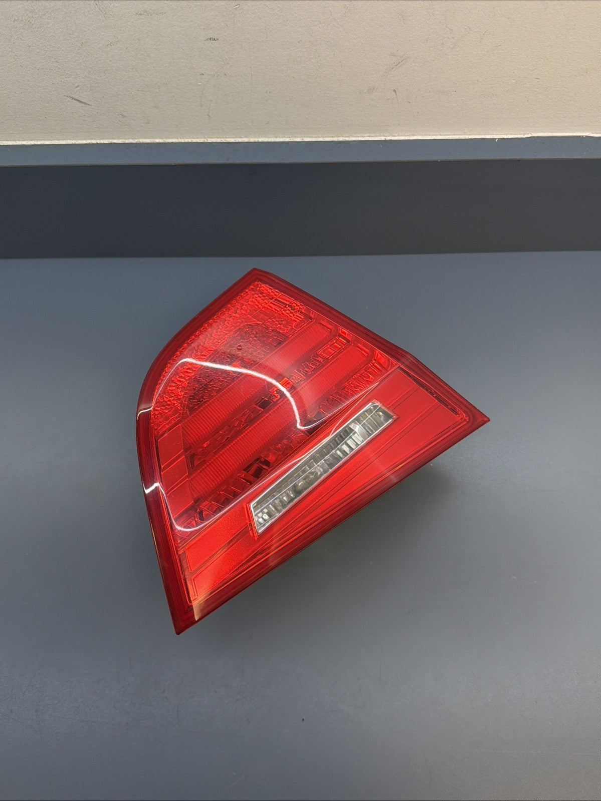 09-11 BMW E90 3 SERIES 328i 335i REAR LEFT DRIVER SIDE INNER TAIL LIGHT 7154155