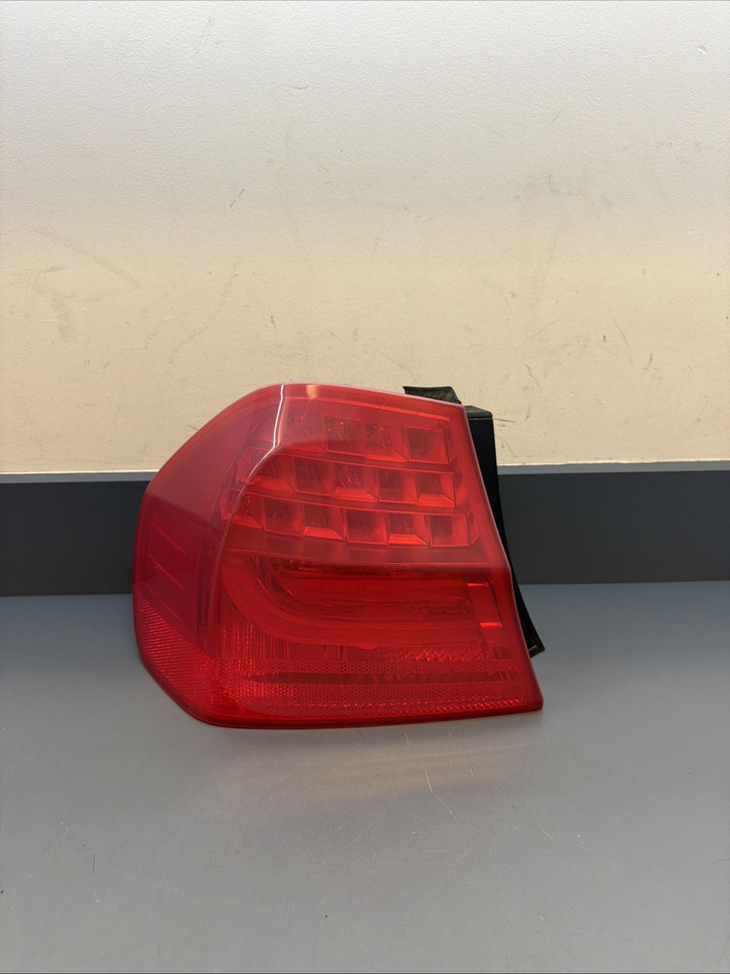 09-11 BMW E90 328i 335i LCI REAR LEFT DRIVER SIDE INNER TAIL LIGHT LAMP 7154157