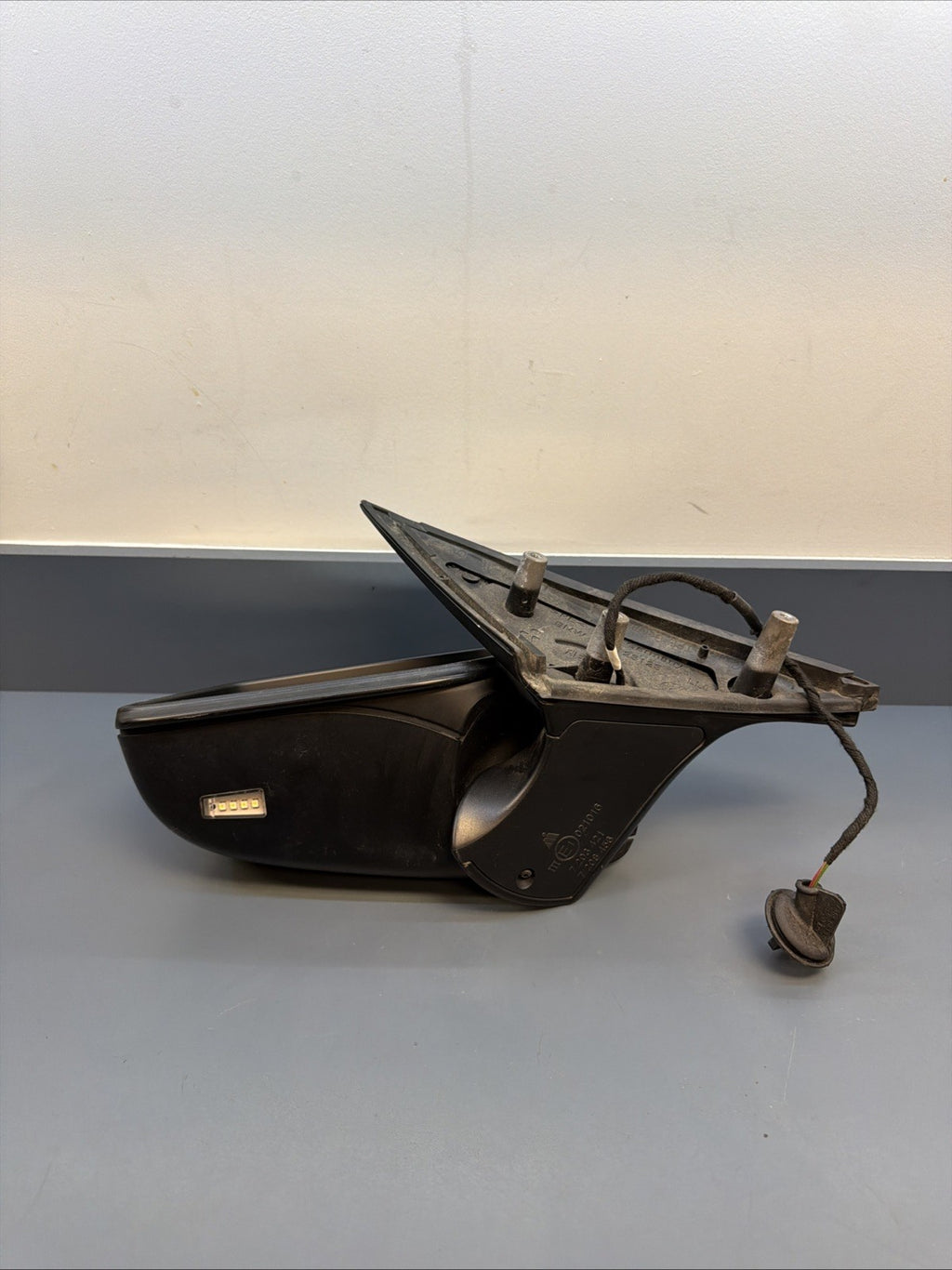 2008-2010 BMW E60 5 FRONT LEFT DRIVER SIDE MIRROR OUTSIDE 7203421 7208456 OEM