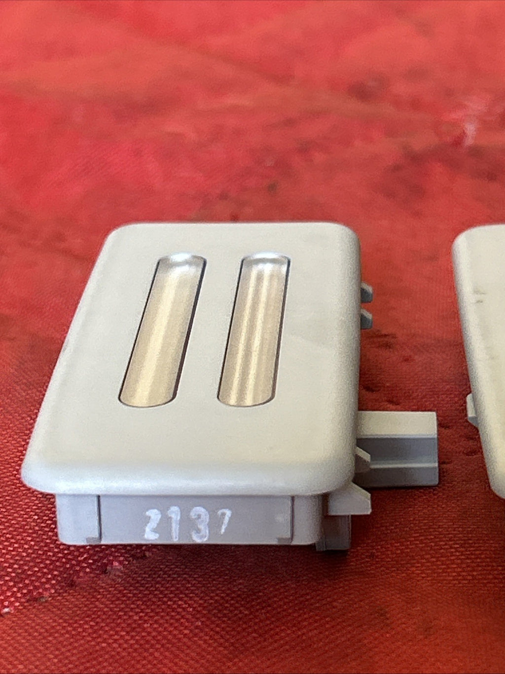 06-11 BMW E60,E61,E90,E91,E92 SUN VISOR INTERIOR LIGHT 6962011 SET OF 2 GREY
