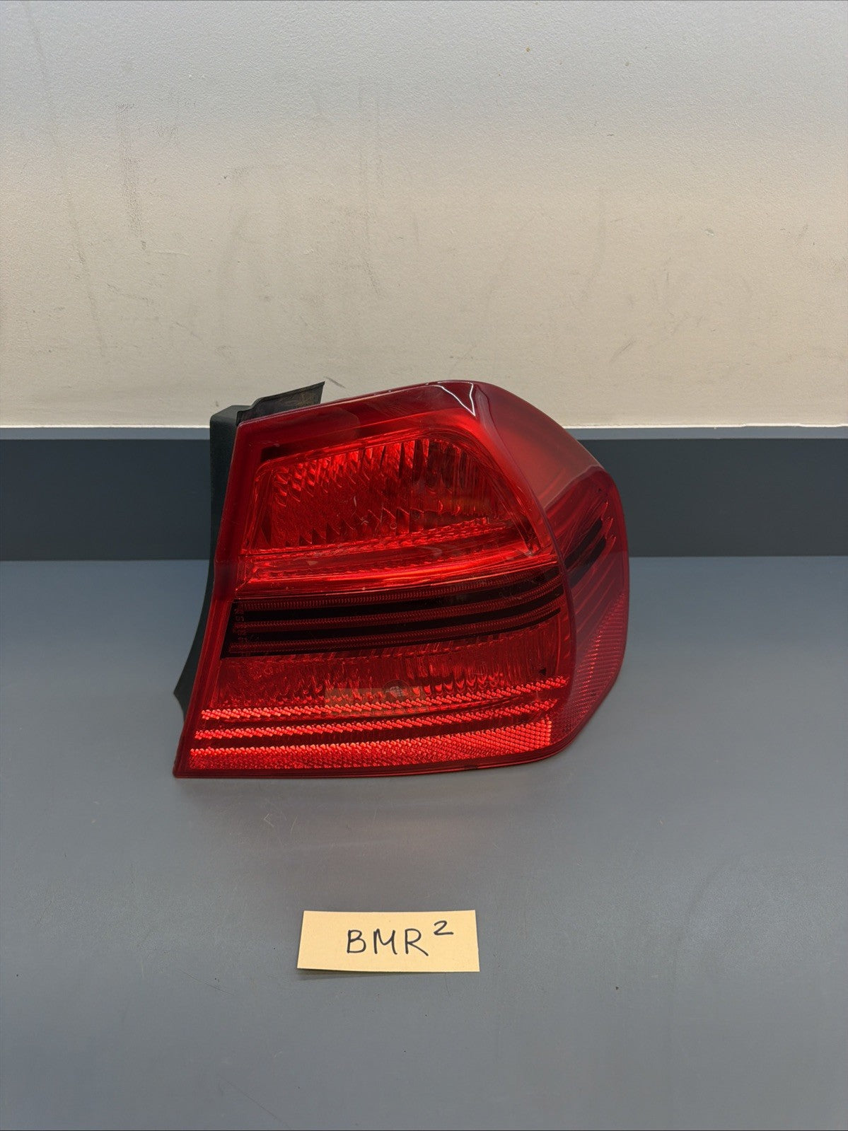 2006-2008 BMW E90 OUTTER PASSANGER PRE LCI TAIL LIGHT 7161956