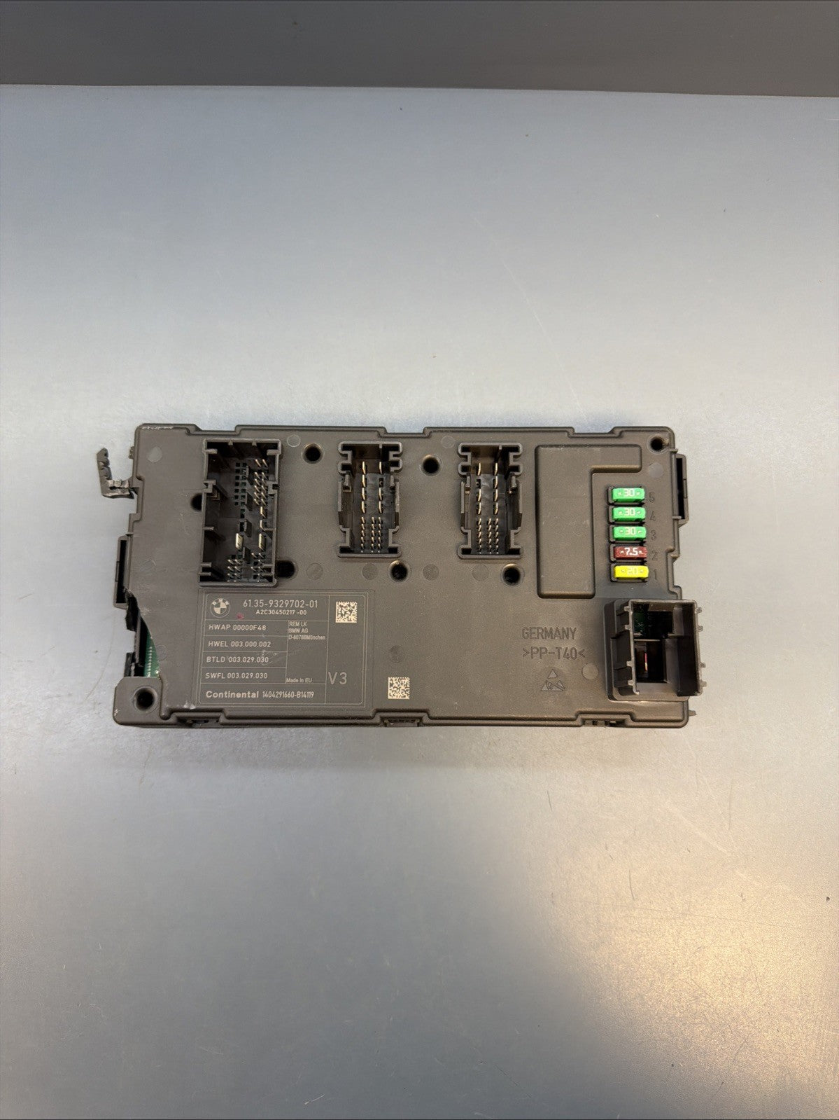 BMW F22 F30 F32 F36 F80 F82 F87 Rear Body Fuse Control Module 9329702 *DAMAGED*