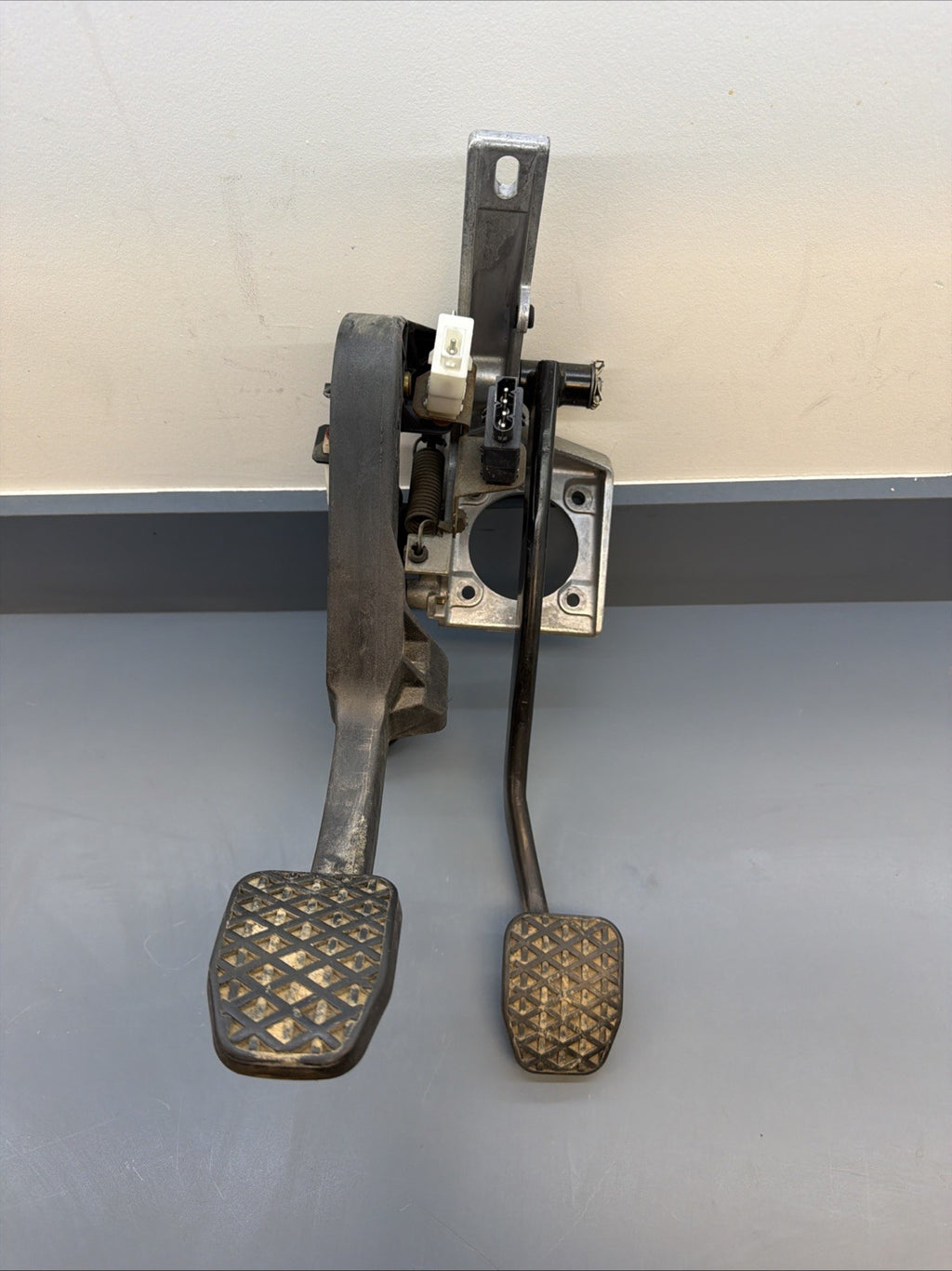 BMW E36 3-Series Z3 1997-2000 Clutch Brake Pedal Assembly w Return Spring OEM