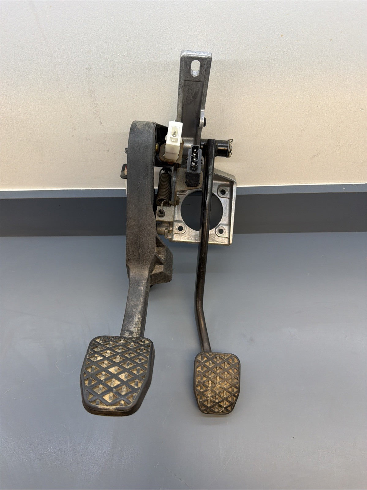 BMW E36 3-Series Z3 1997-2000 Clutch Brake Pedal Assembly w Return Spring OEM