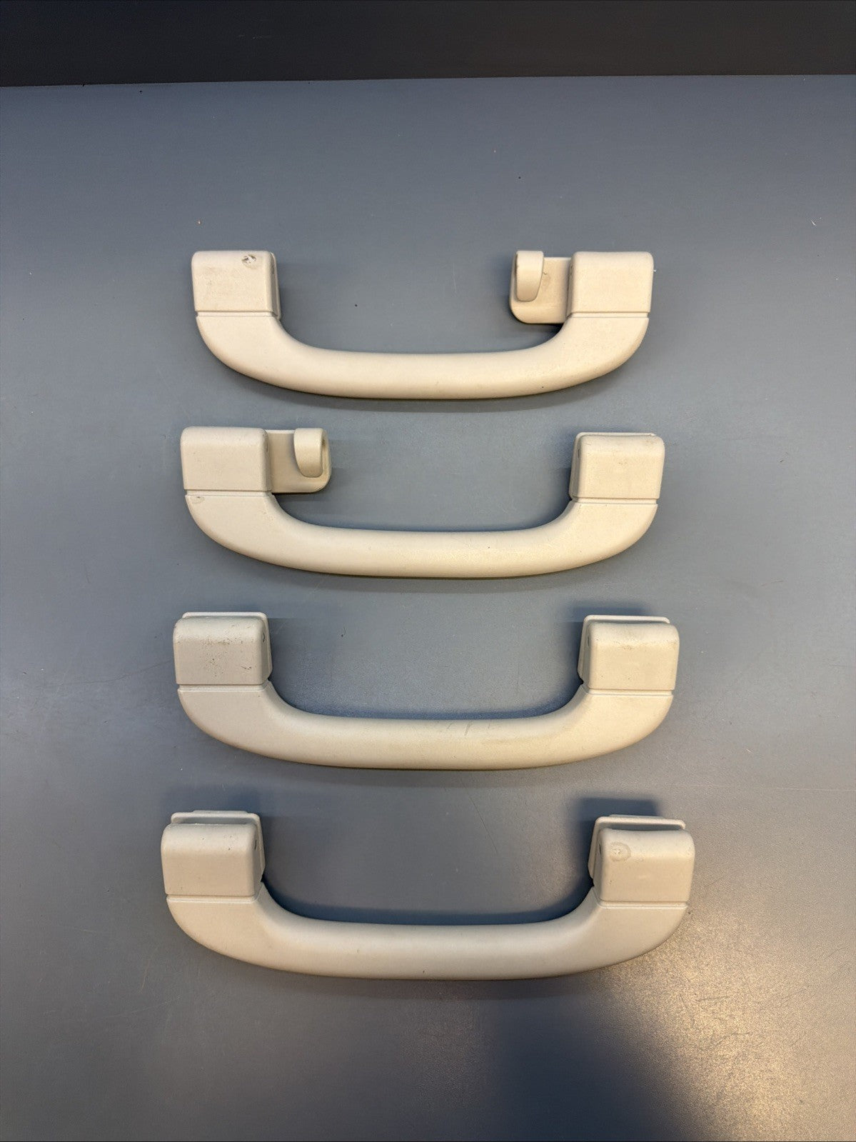 BMW E39 5 SERIES SET OF FOUR INTERIOR GRAB HANDLES 8227593 GREY