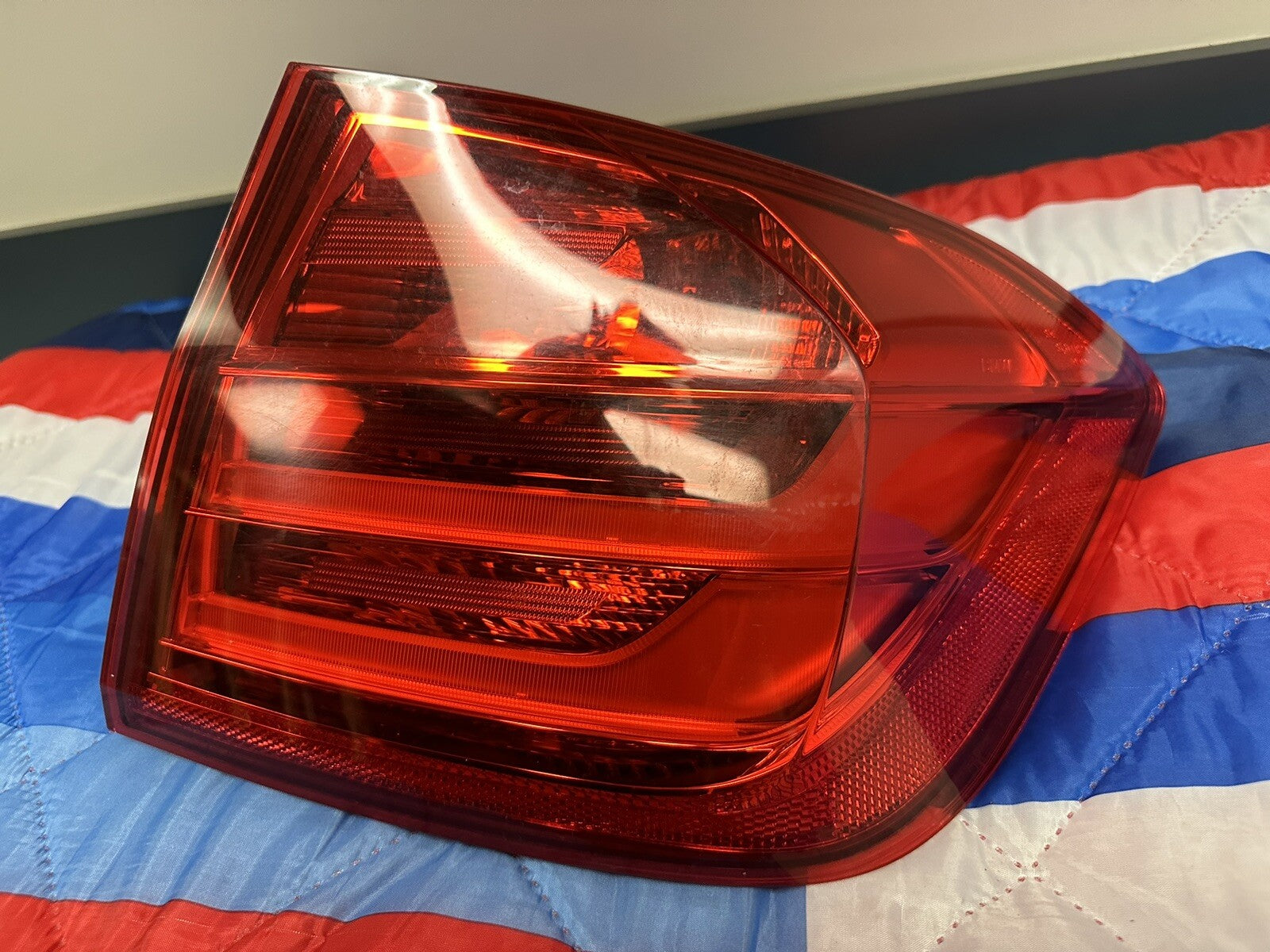 12-15 BMW F30 F80 SEDAN REAR RIGHT OUTER QUARTER TAIL LIGHT LAMP OEM 7372786
