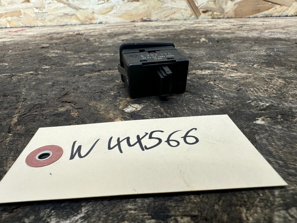 BMW 1999-2005 E46 3 SERIES REAR LEFT/RIGHT POWER WINDOW SWITCH OEM 6902174