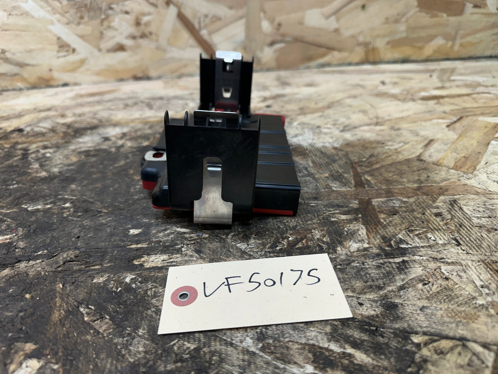 BMW 1 3 X1 SERIES E8X E9X POSITIVE POWER DISTRIBUTION BOX OEM 6942912