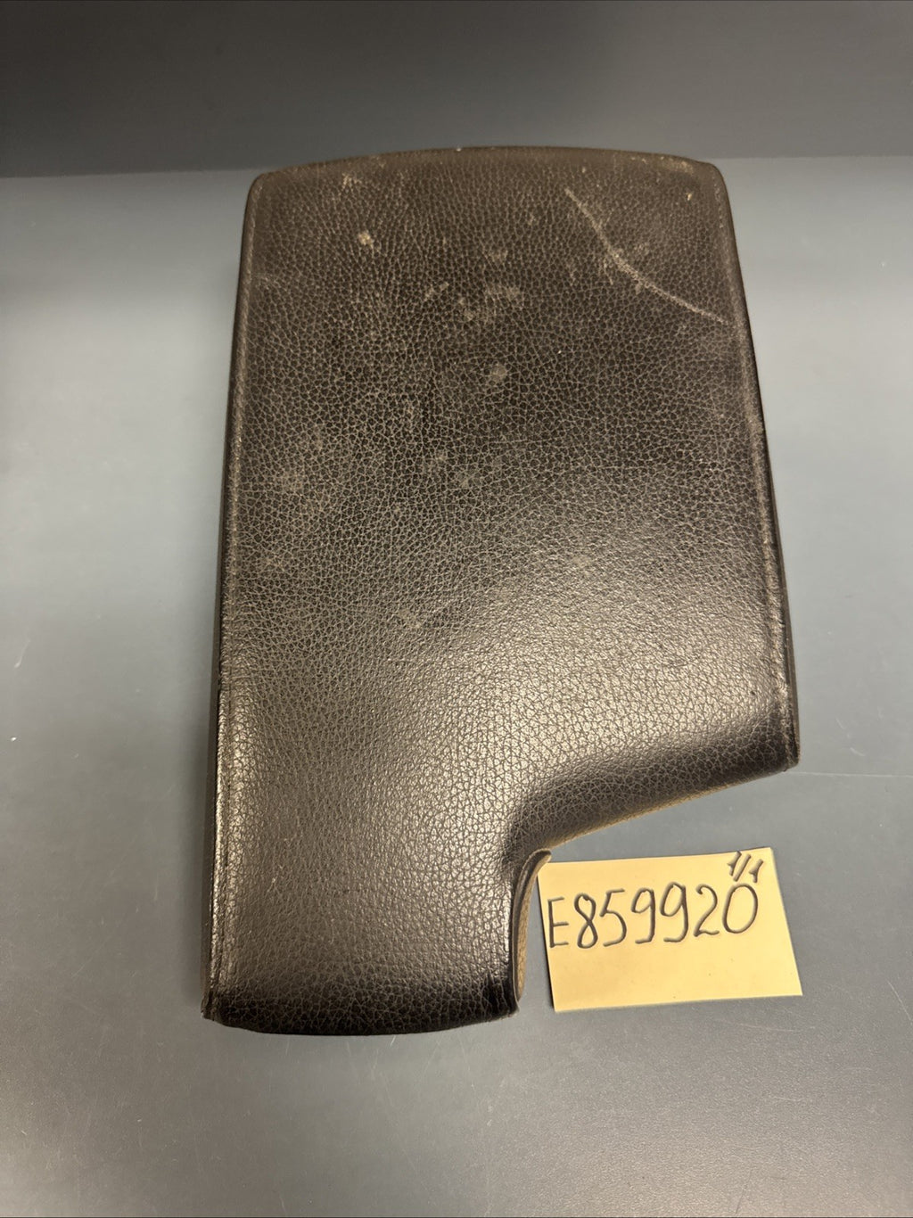BMW 06-13 E90 E91 E92 E93 CENTER CONSOLE  BLACK LEATHER ARMREST OEM 7147208