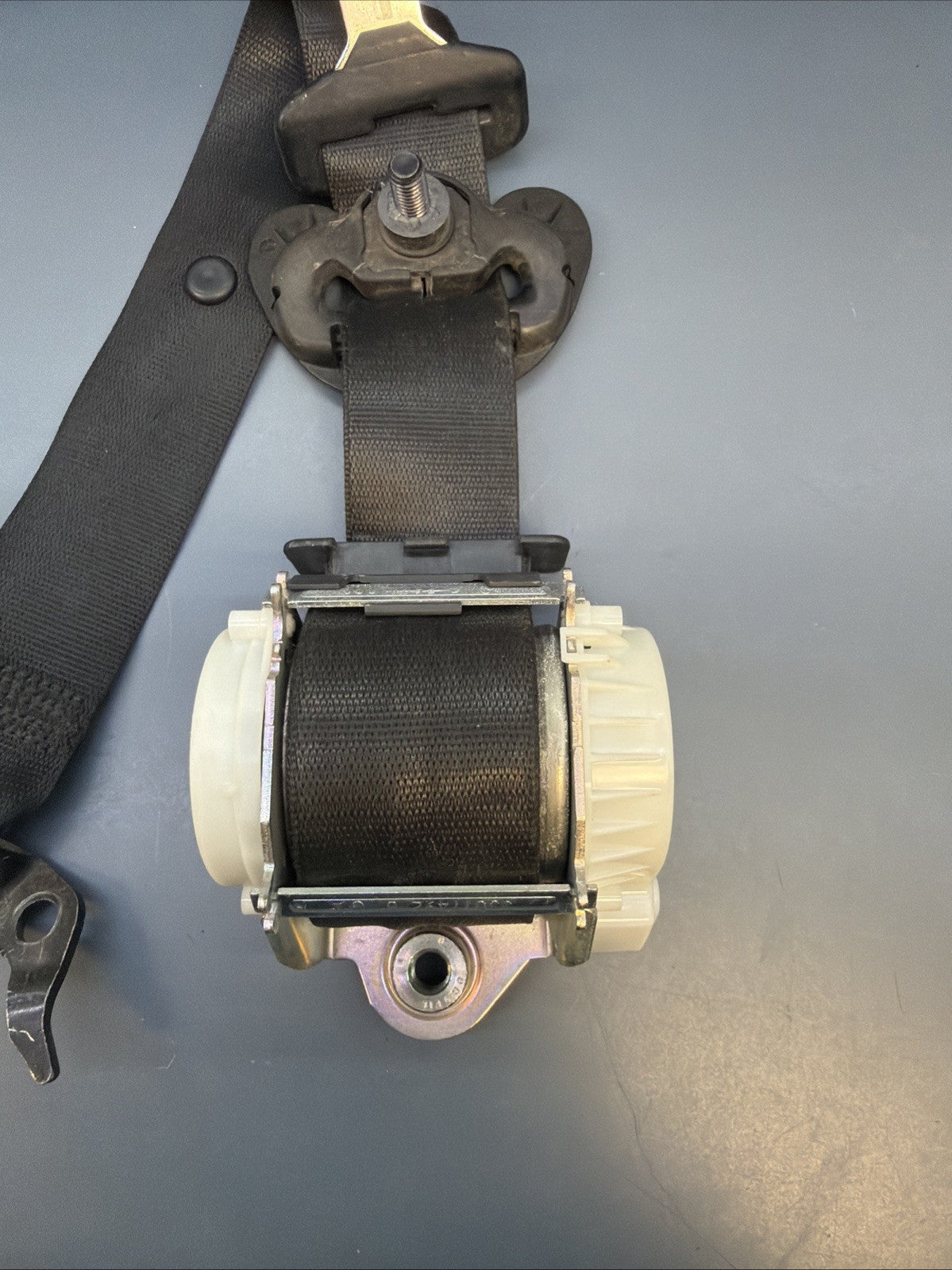 2006-2011 BMW 328i 335i E90 Left Front Seat Belt 72119117219 OEM