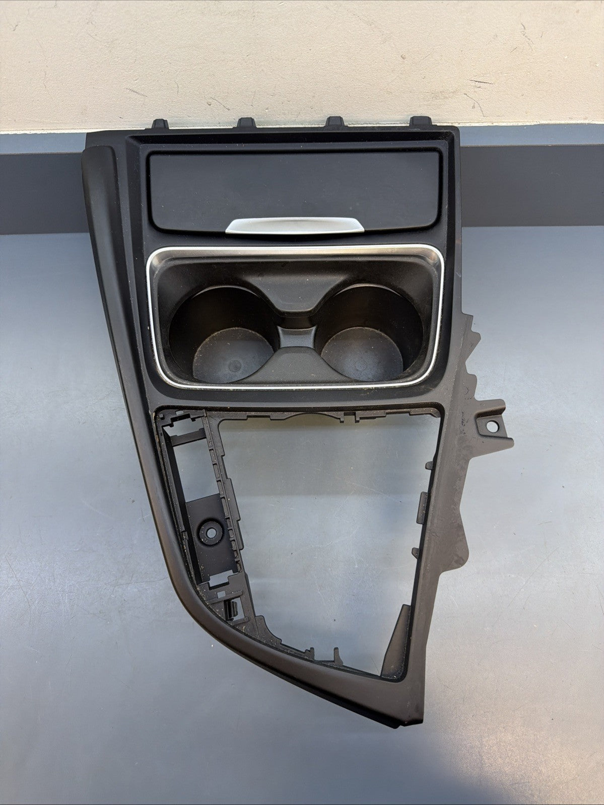 12-18 BMW F30 320i xDrive Center Console Cup Holder Ashtray Panel Trim 9218925