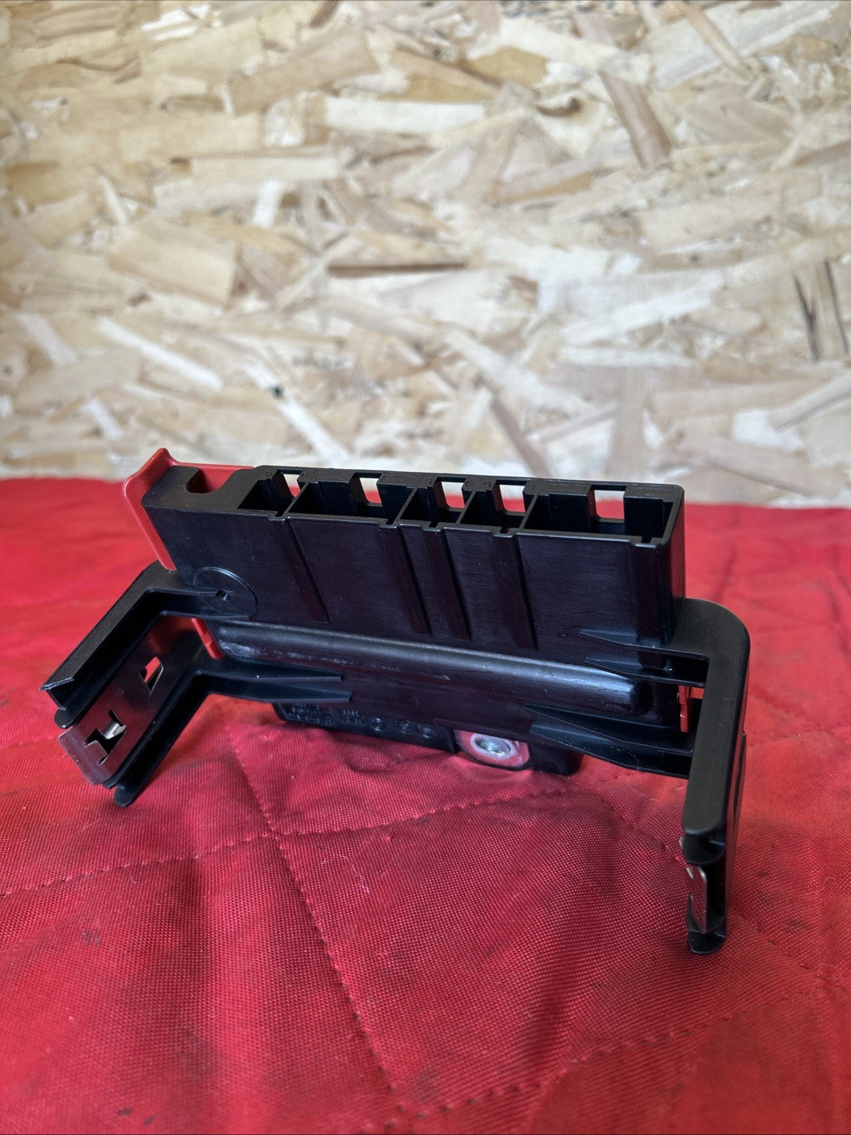BMW X1 E81 E82 E84 E87 E88 E90 E91 E92 Power Distribution Box Fuse Unit 6936655