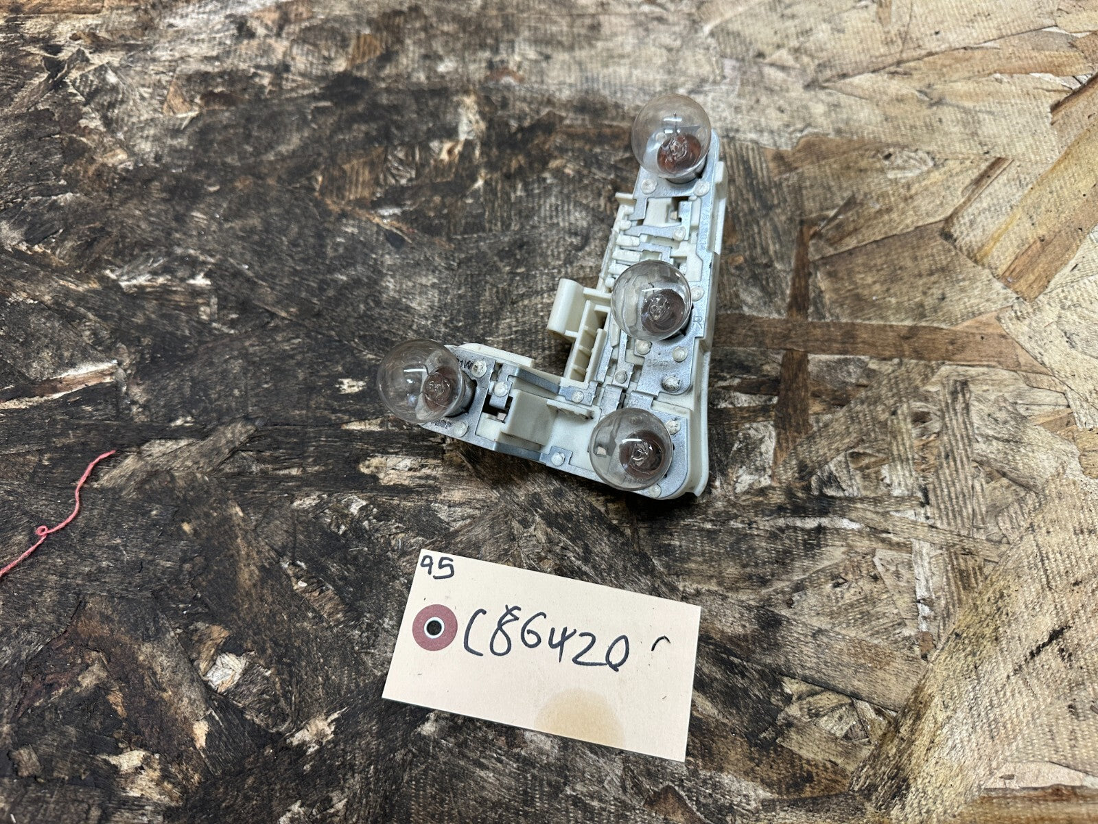 BMW 06-08 E90 PRE LCI RIGHT/PASSANGER SIDE TAILLIGHT BULB HOLDER OEM 6937474