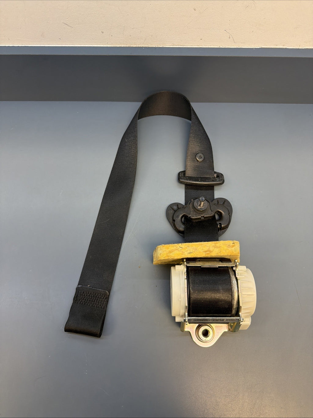 08-13 BMW E90 E92 E93 M3 OEM Coupe Front Right Seat Belt Black 34016740