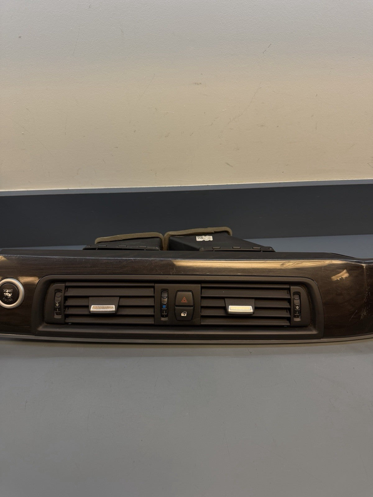 2011-2013 BMW 535I CENTER DASH AIR VENT WITH TRIM MOLDING OEM 9192936-06