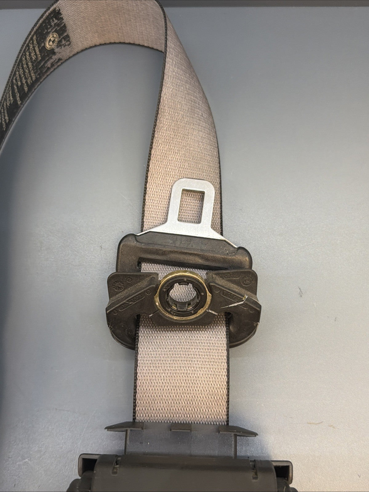 95-03 Bmw E39 5/7 Series Front Right Pass Upper Seat Belt Retractor Gray 8198570